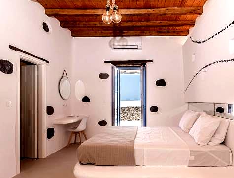 Plaka Suites